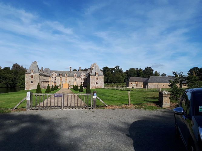 Saint-Brice-en-Coglès : la marche des châteaux