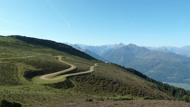 Large panorama depuis les crètes du Hautacam