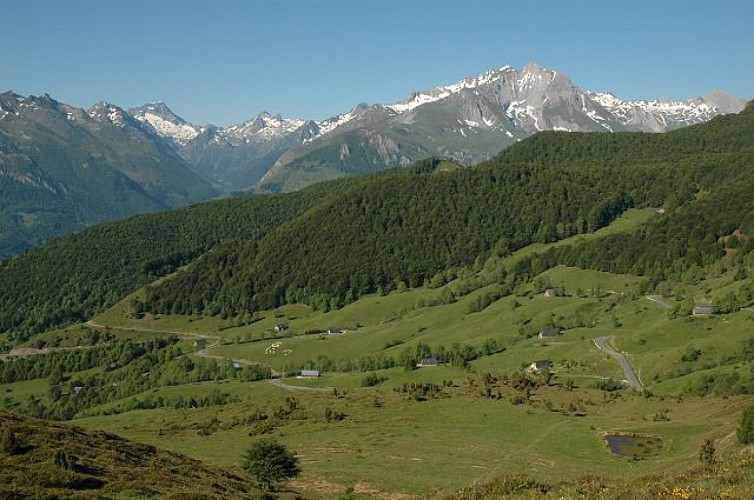 La route de Couraduque vue depuis le col