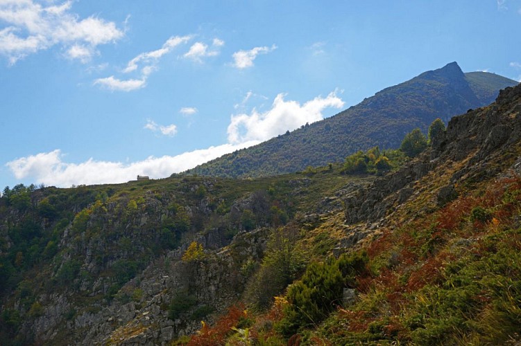 Au loin Chapelle Sta Eliséo