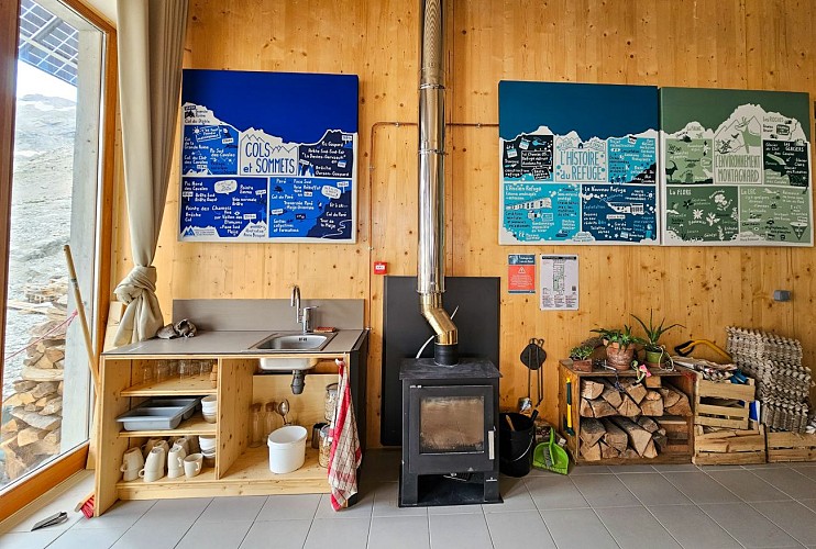 Il lago e il rifugio Pavé