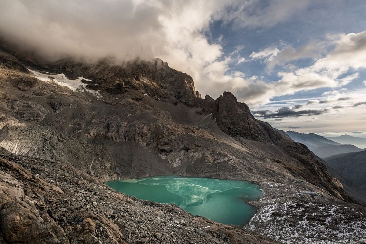 Il lago e il rifugio Pavé