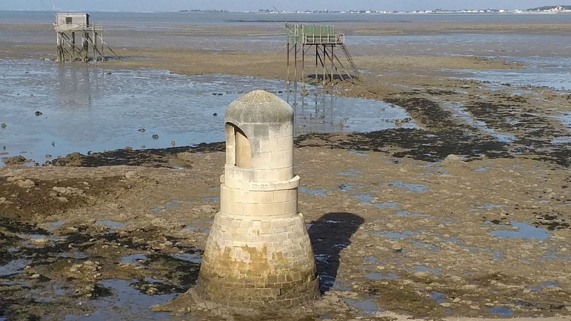 Puits construit par les communards déportés  1871/1872