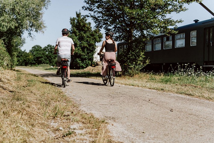 Cyclists in Marly-Gomont