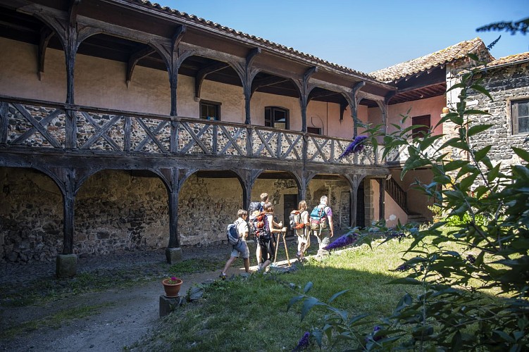 GR® 765 et Chemin de St-Jacques-de-Compostelle Cluny/Le-Puy-en-Velay_Bussy-Albieux
