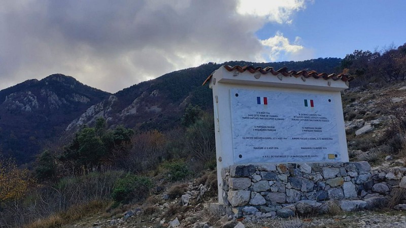 Stèle commémorative de la balise 107a