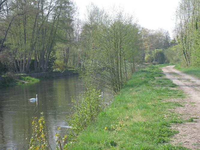 circuit "Entre rivière et Vieilles pierres"