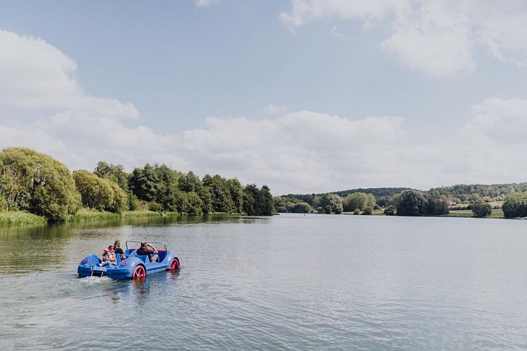 Pédalo sur le lac de Falemprise à Cerfontaine