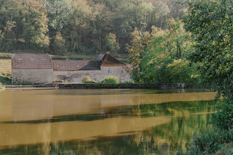 Huis aan het meer van Barbençon in Beaumont