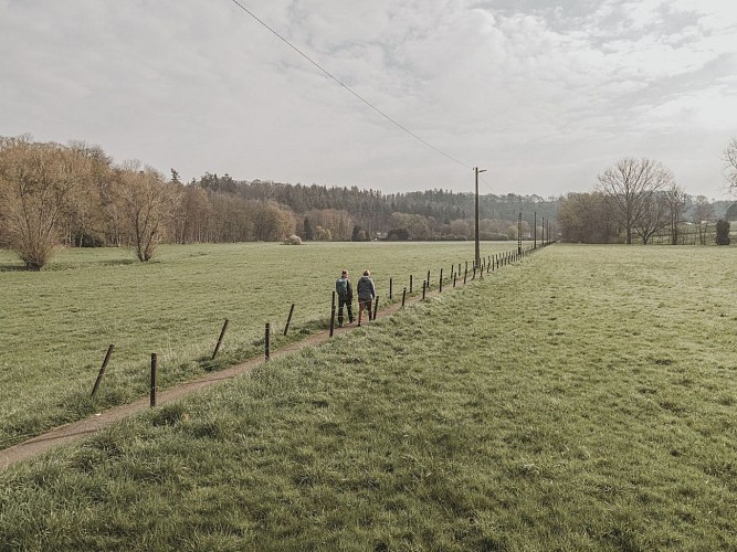 Hikers in Ham-sur-Heure/Nalinnes