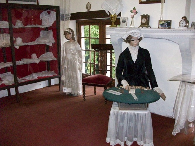 Red Sambre trail walk 14-18, Rural life and crafts museum, Ham-sur-Heure-Nalinnes