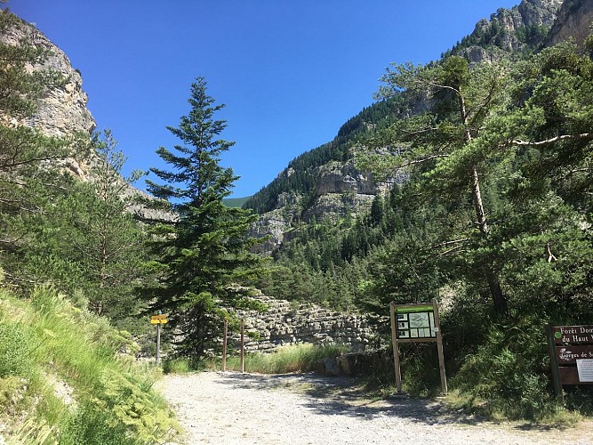 Parking des Gorges se St Pierre