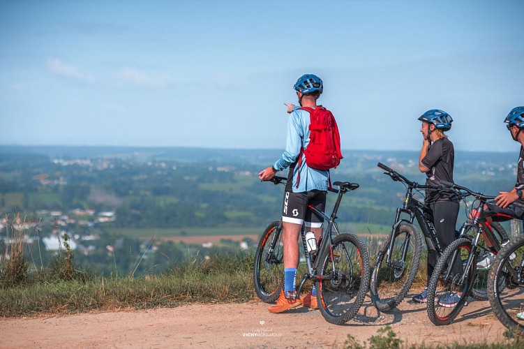 VTT au Vernet vue sur Vichy