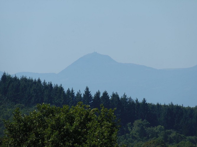 Vue sur le Puy de Dôme depuis la Guillermie