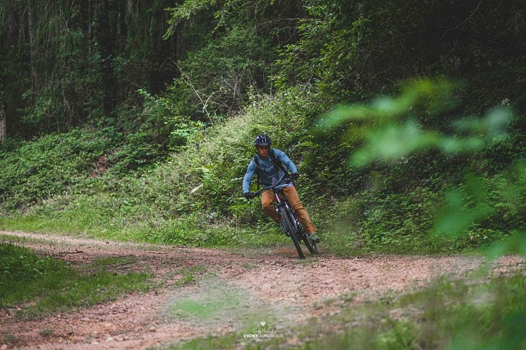 VTT à Ferrières-sur-Sichon