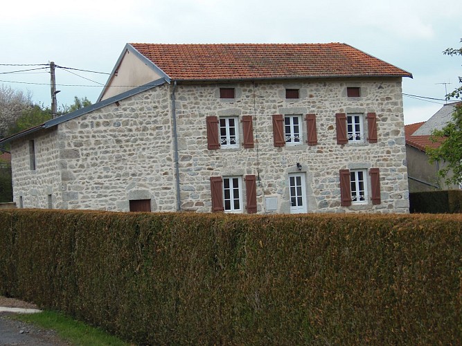 Maison en pierres apparentes à La Guillermie