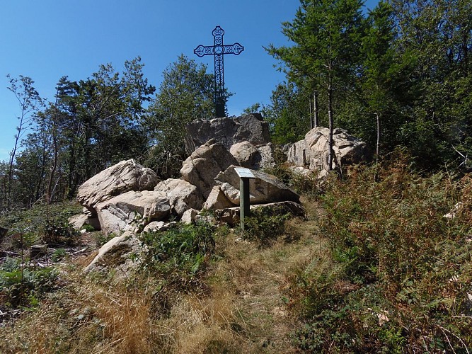 Le rocher des Cheirs à la Guillermie