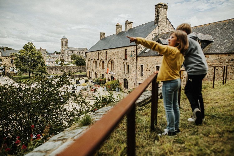 En partant du donjon