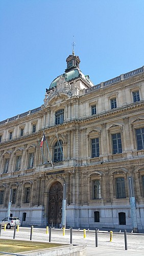 Balade du chineur dans le quartier des antiquaires