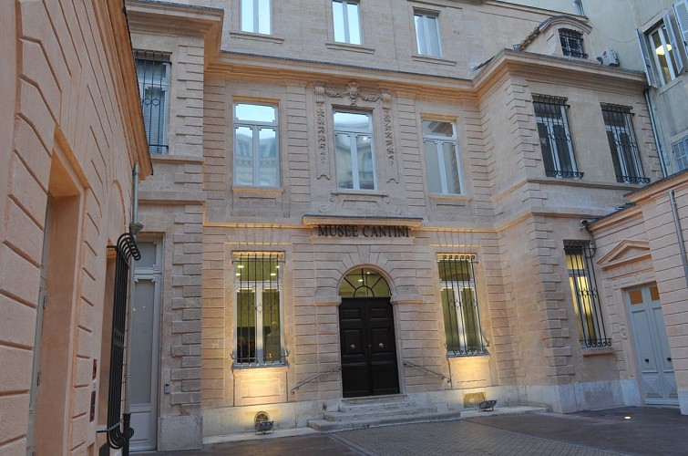 Balade du chineur dans le quartier des antiquaires