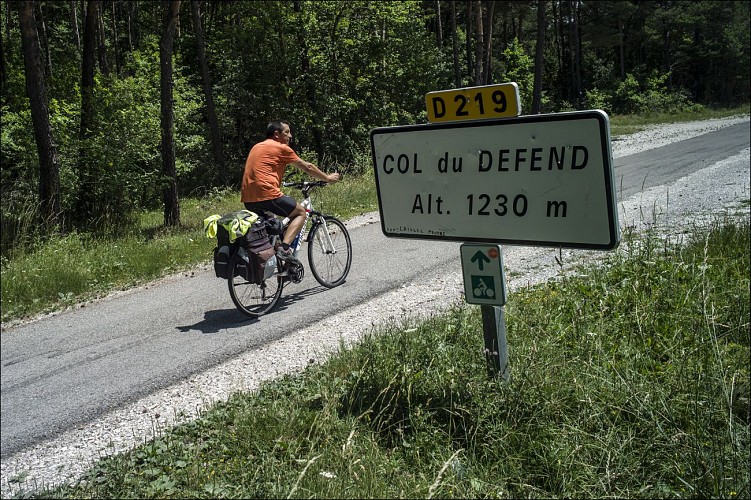 Col du Défend cycling tour