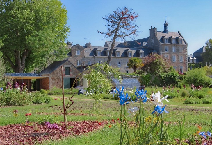 En selle vers la pointe du chevet (nord)