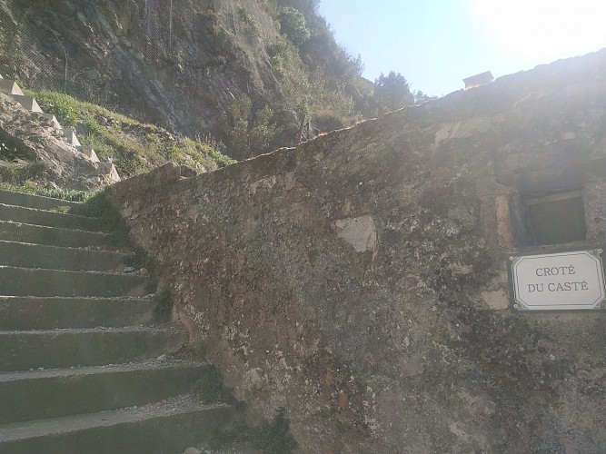 Accès escalier Castel du Croté