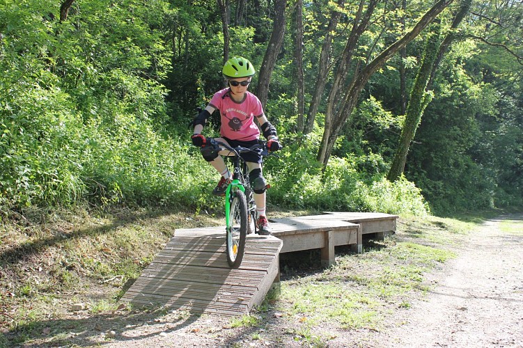 Parcours VTT 22 bleu - La Voie du Tram - Espace FFC Ain Forestière