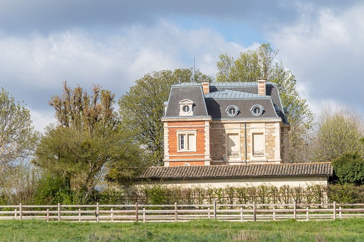 Rundweg vom Bois des Pommes zum Teich Sonntag in Mionnay