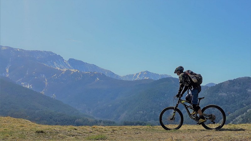 Boucle panoramique Fontan-Berghe-piste de la Ceva-Maurion-Cairos