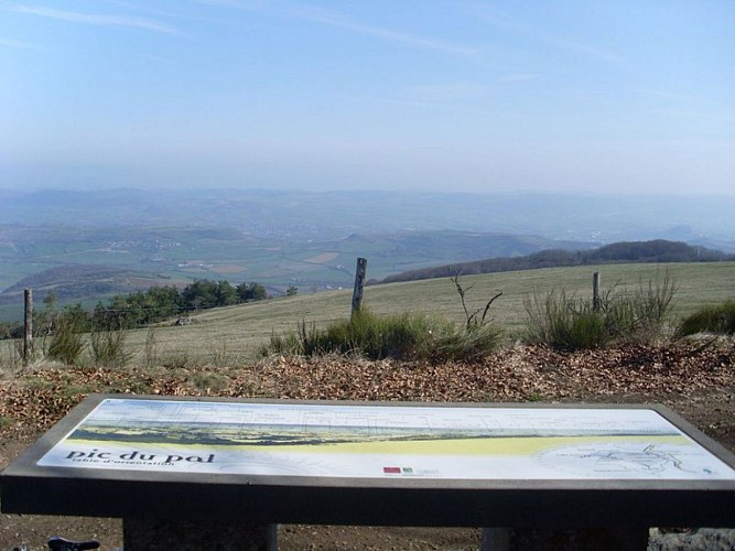 Vue depuis le Pic du Pal en Lévézou