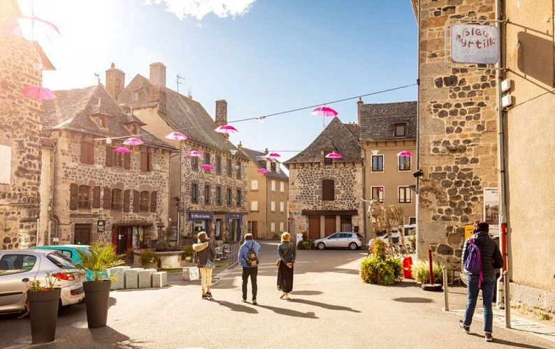 Place de la mairie à Laguiole