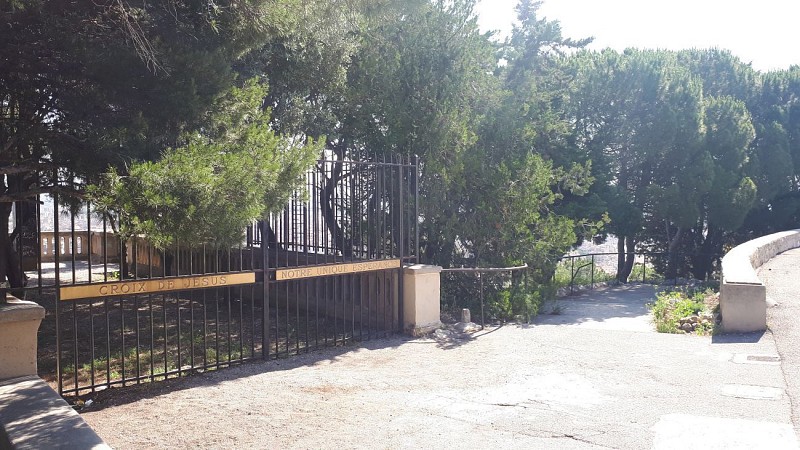 Randonnée dans les traviolles de Vauban depuis Notre-Dame de la Garde