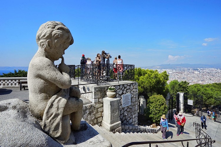 Paseo por el Puerto Viejo hasta Notre Dame de la Garde