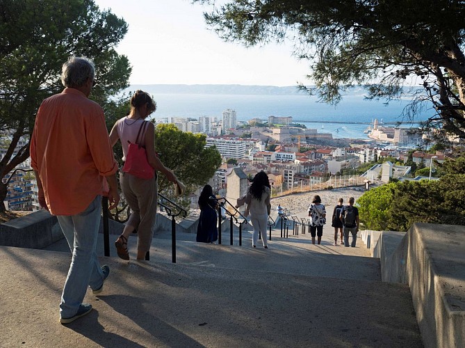 Paseo por el Puerto Viejo hasta Notre Dame de la Garde