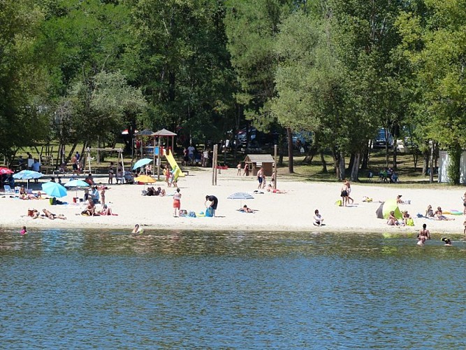 lac-de-st-christoly-de-blaye-plage-800x600----blaye-tourisme