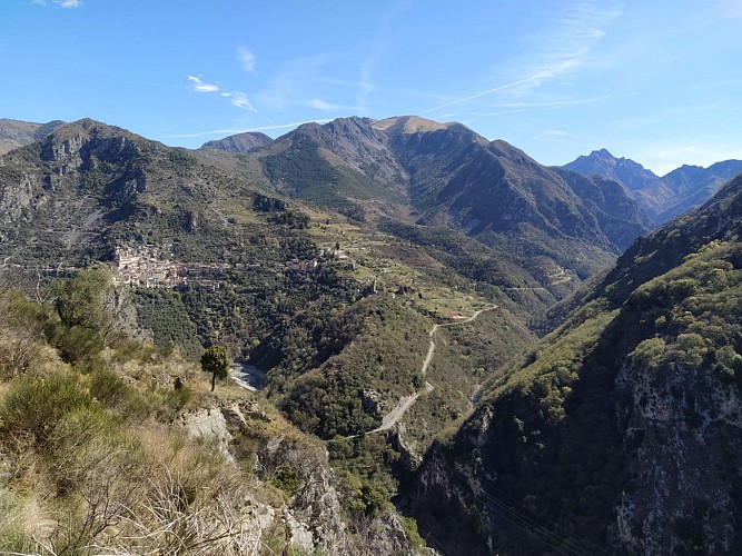 Sentier de Paspus vue vallon de la Bendola et mont Torrage