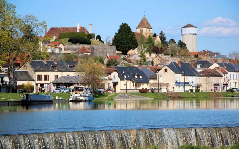 Circuit entre vieilles pierres et rivières