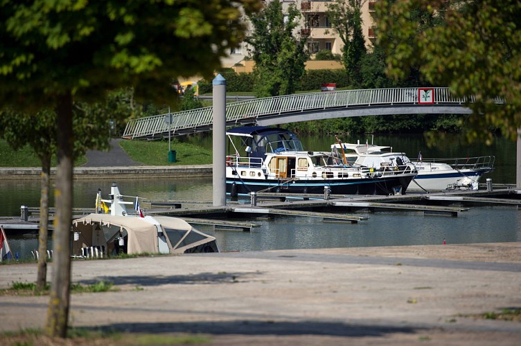 By boat: The Meuse and you