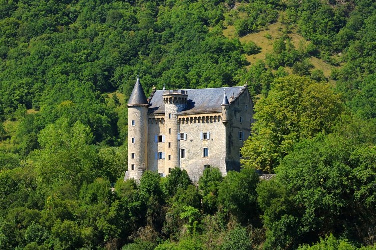 3 day-hike in Jura: hiking trails through Plateau de Retord and Grand Colombier