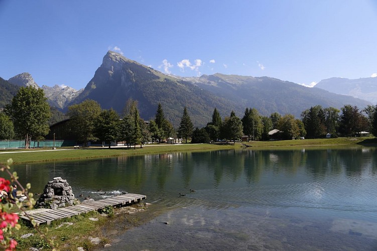 Strolls from the lacs aux dames to the lac bleu at Morillon