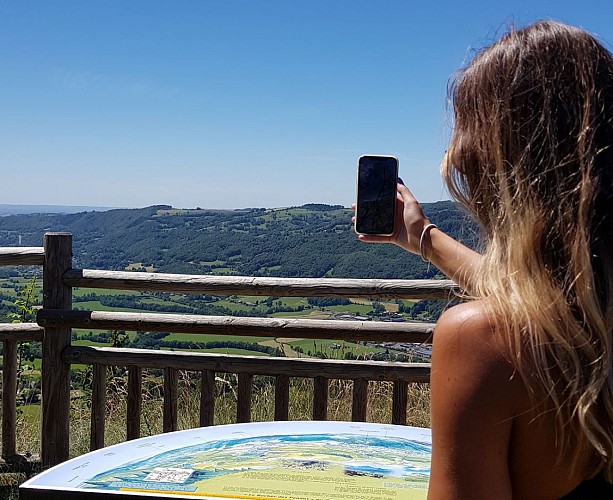 Le Rocher des Pendus (depuis Vic sur Cère)