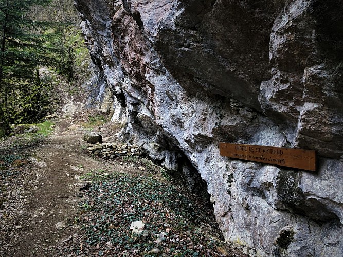 La grotte Saint Arthaud - Massif du Grand Colombier