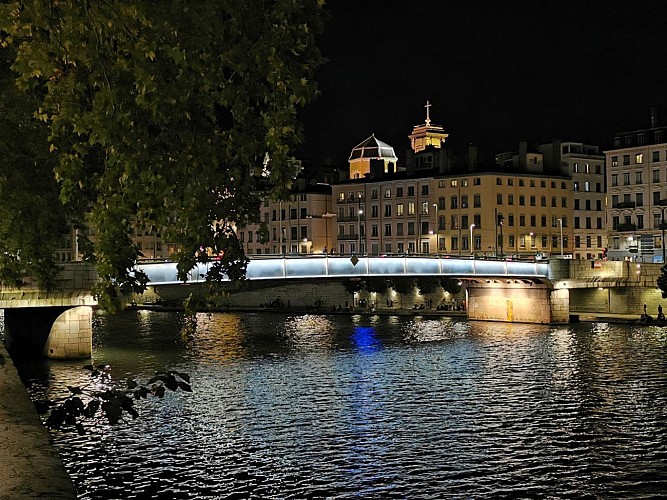 Lyon - En remontant par les ponts de lumière