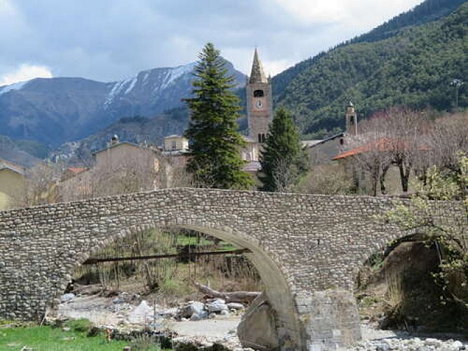 Le vieux pont de la Brigue