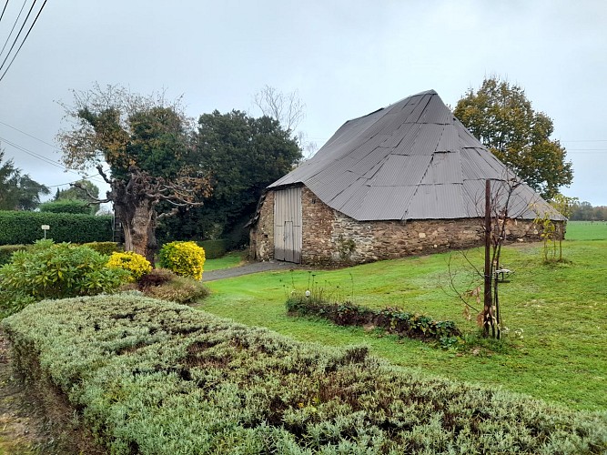 Grange ovalaire - A la découverte de Beyssenac - Beyssenac © N.Jumelle - Office de Tourisme Terres de Corrèze