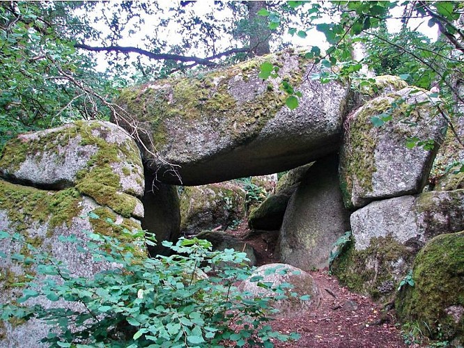 Promenade au bord de l'Auzon à la découverte du Chaos de Flore