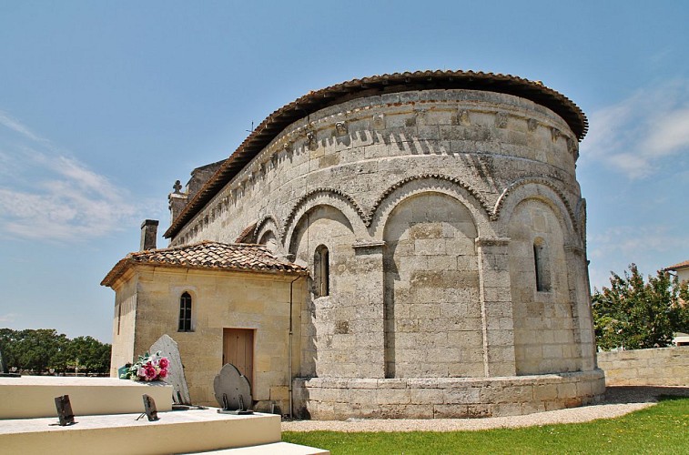 Eglises romanes et châteaux en Lussacais