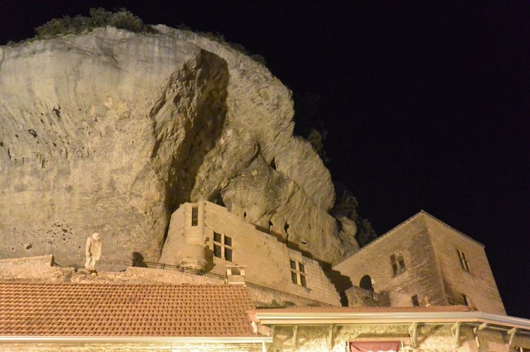 22-falaises-eyzies-nuit