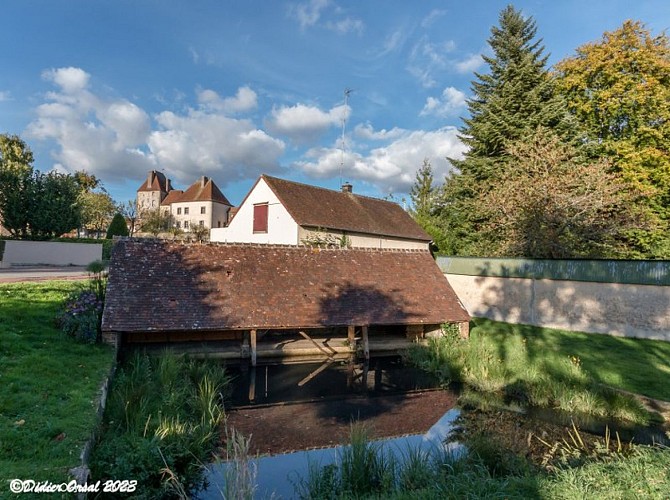 Le lavoir et le château de Senonches